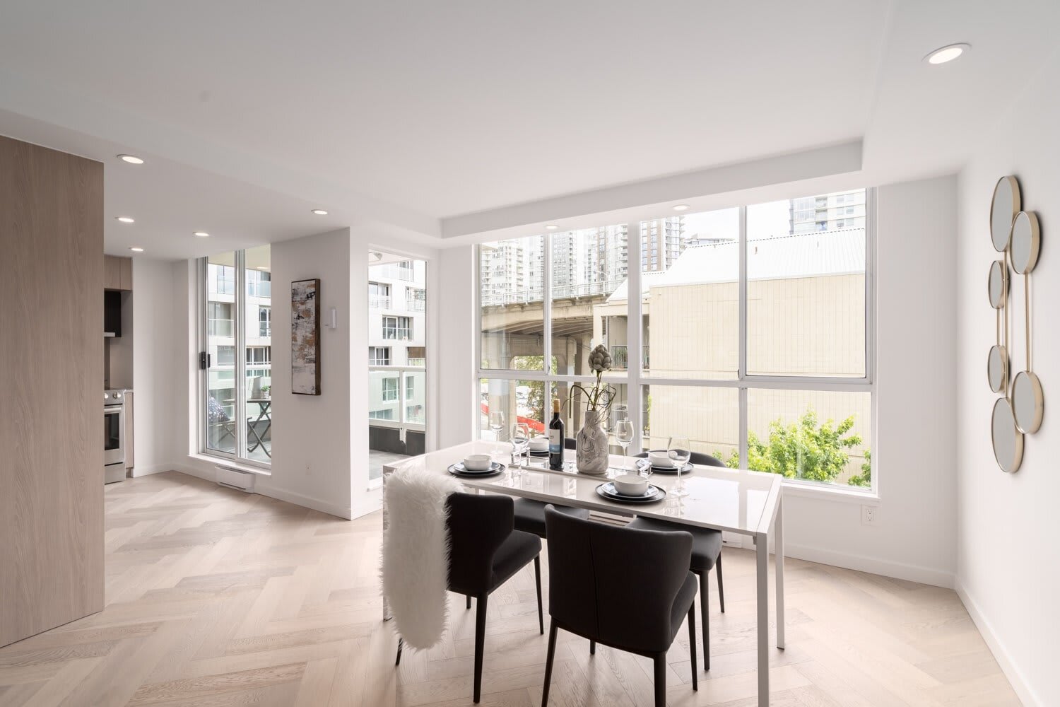 809-1500 Howe - An Elegant, Redesigned Condo Opportunity hero image