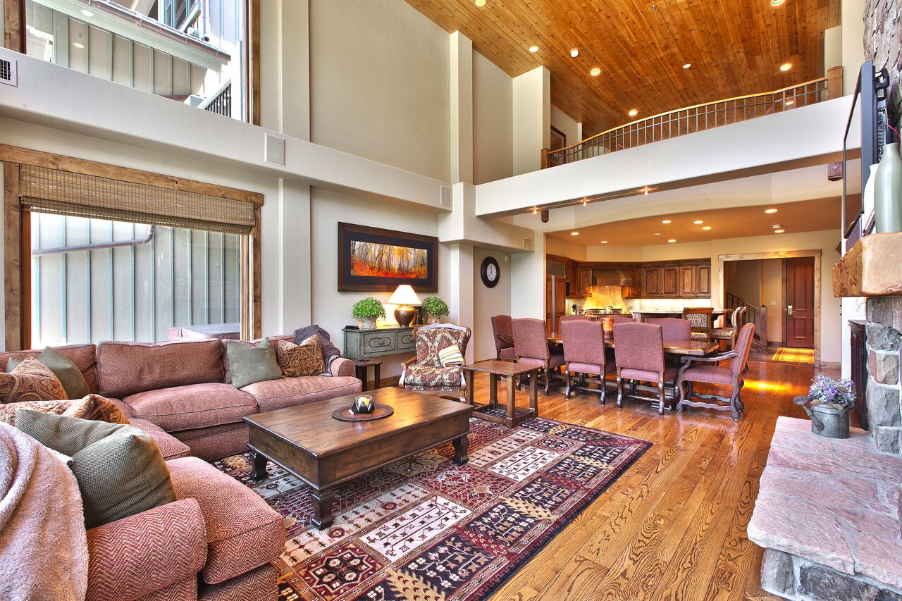 Lisa Kudrow Living Room 2