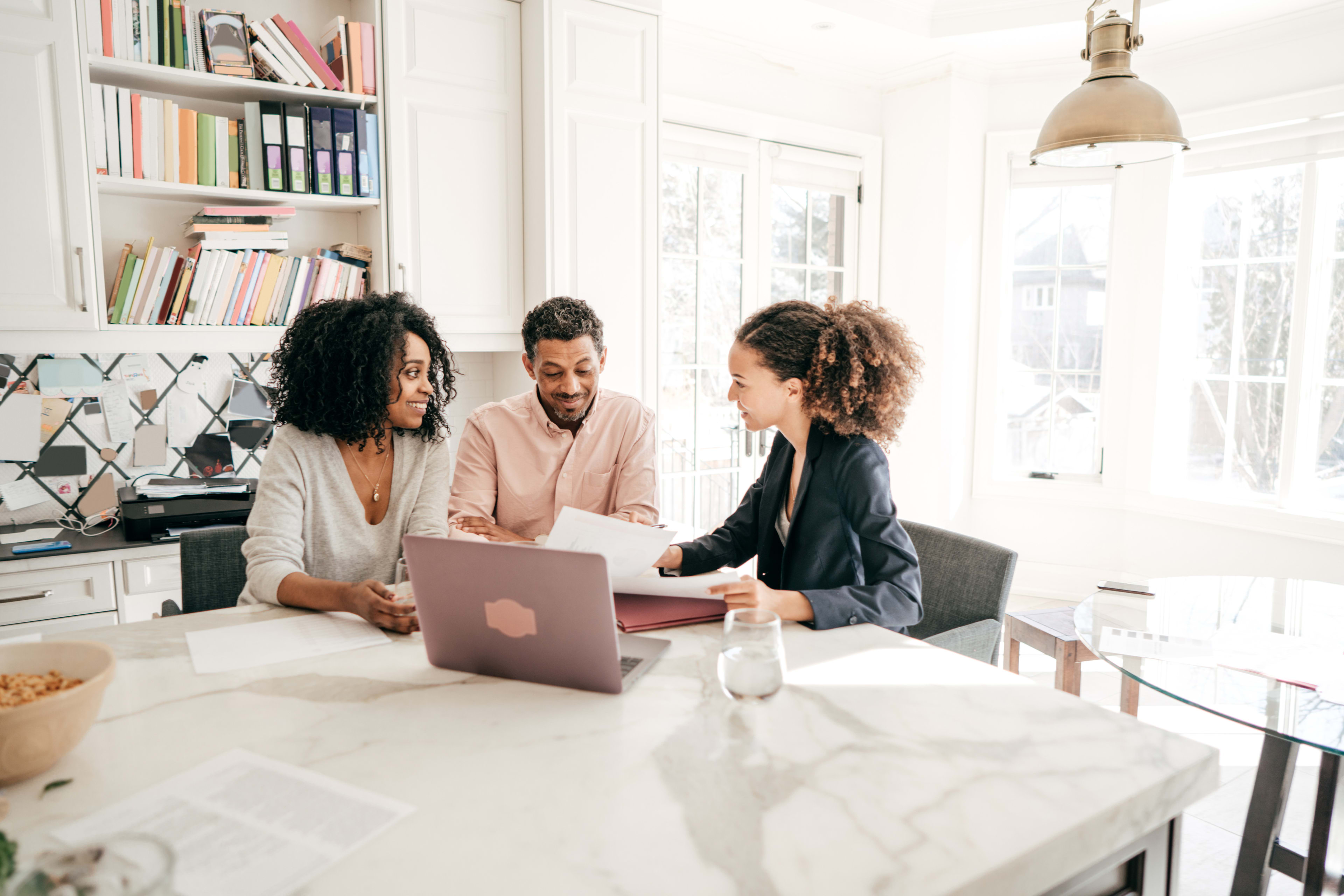 8 Steps to Finding Exactly the Right Real Estate Agent hero image