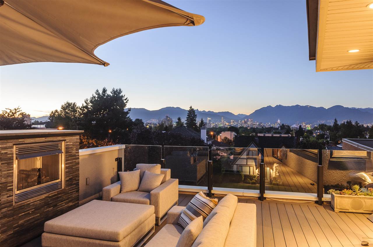 West Coast Modern Home Patio