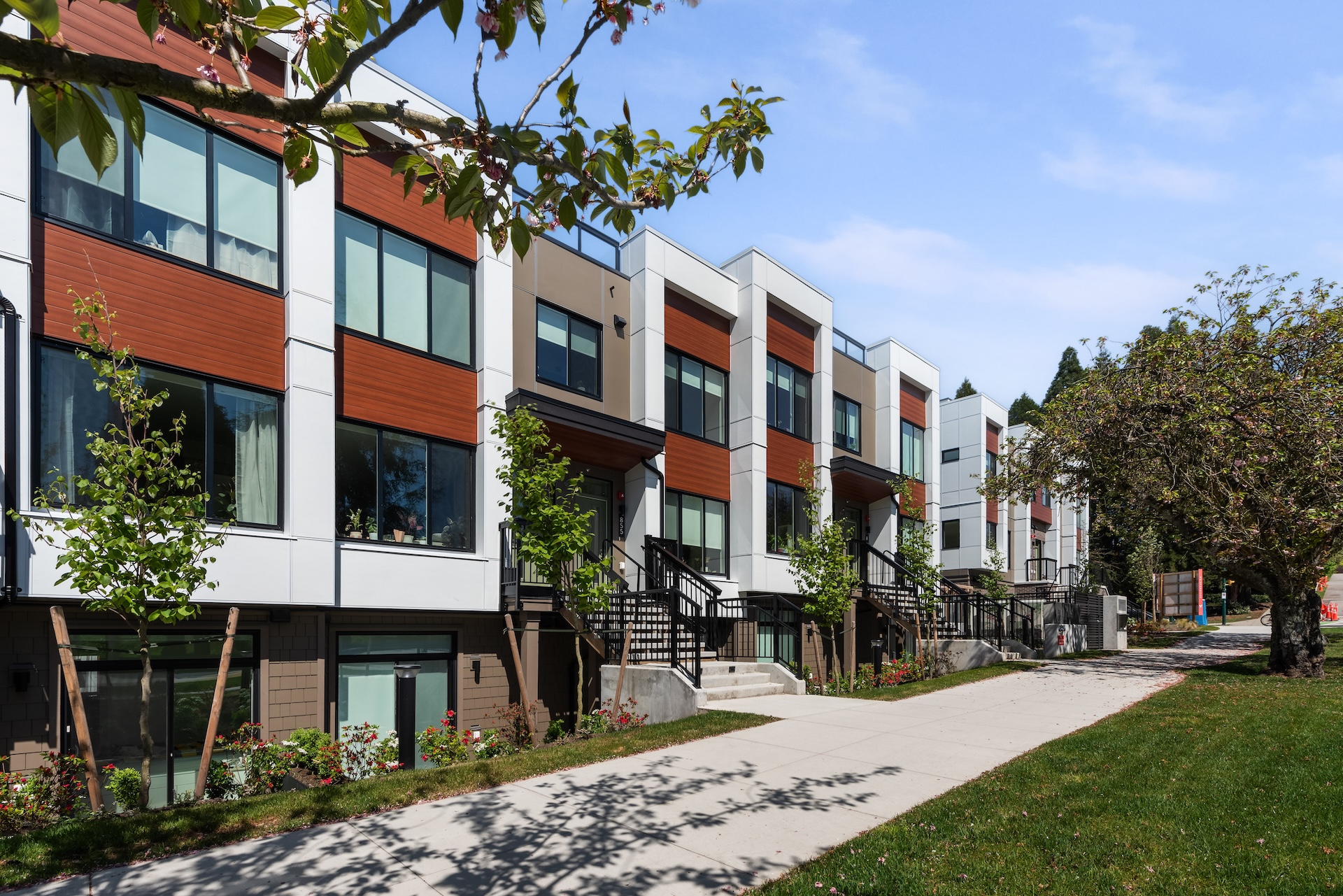 'Vertex releases an exclusive developer collection of five three-bedroom + flex townhomes at its prestigious Westside Avenue33 ' Article