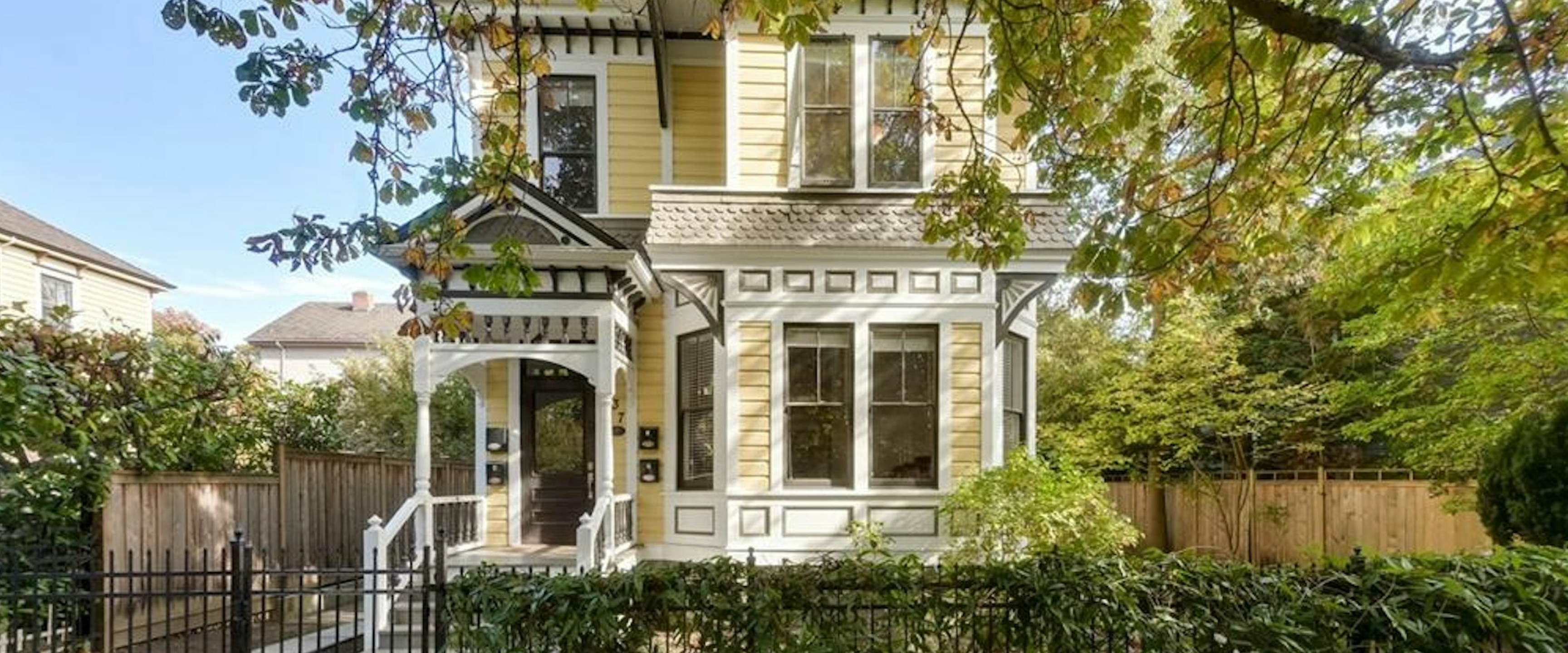 'Move the whole family into this converted Victorian fourplex on the Island.' Article
