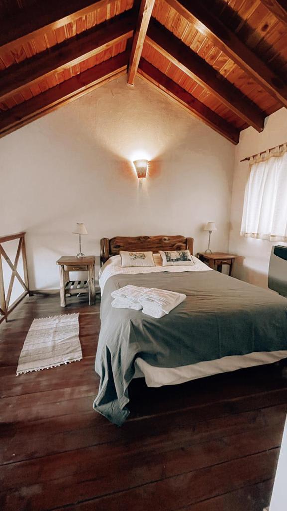 Interior de cabaña — dormitorio matrimonial