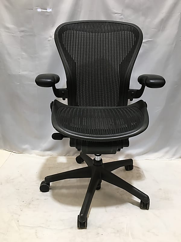 Herman Miller Aeron chair black size b