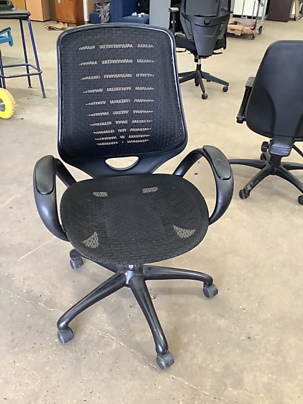 Black mesh back office operator task chair 