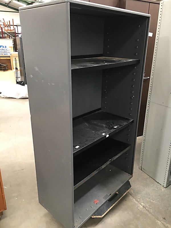 Metal shelf unit