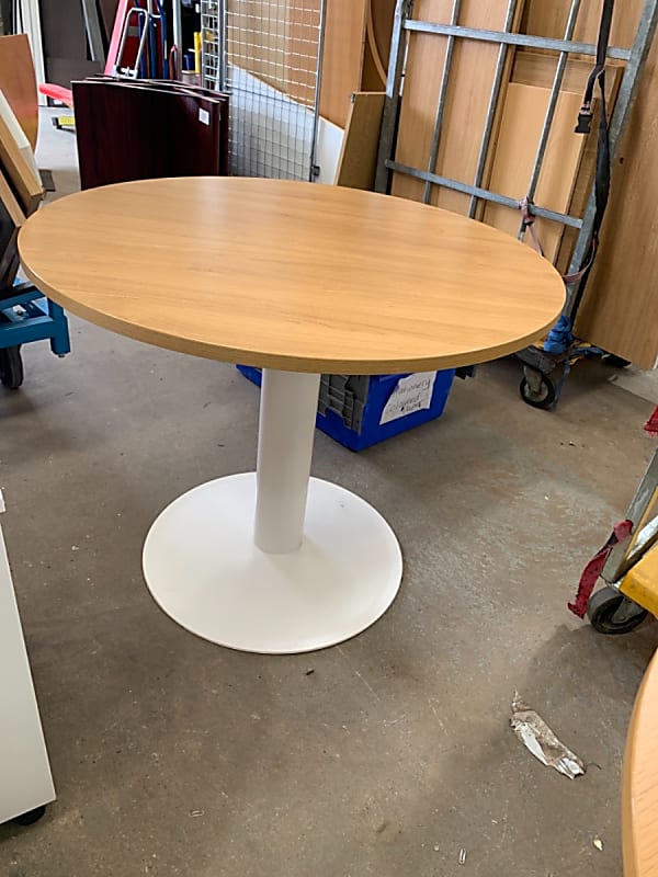 Round meeting coffee table