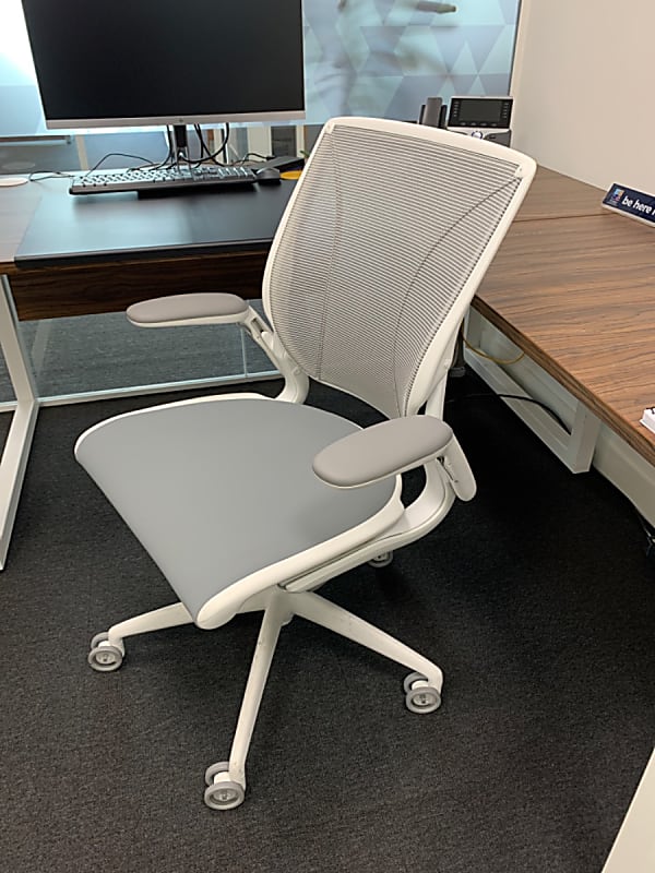 Humascale Diffrient World operator task chair