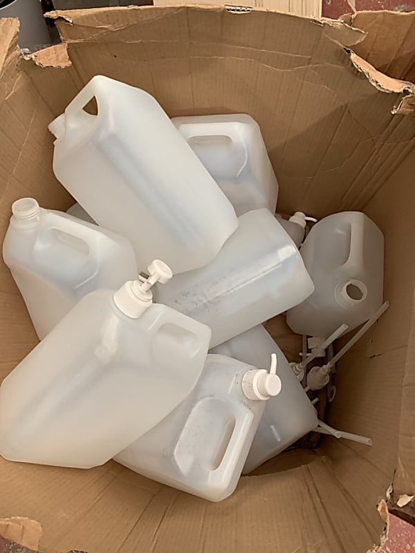 10 liquid pump containers - one lot 