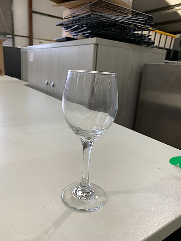 Wine glasses - approx 30 per 1 crate