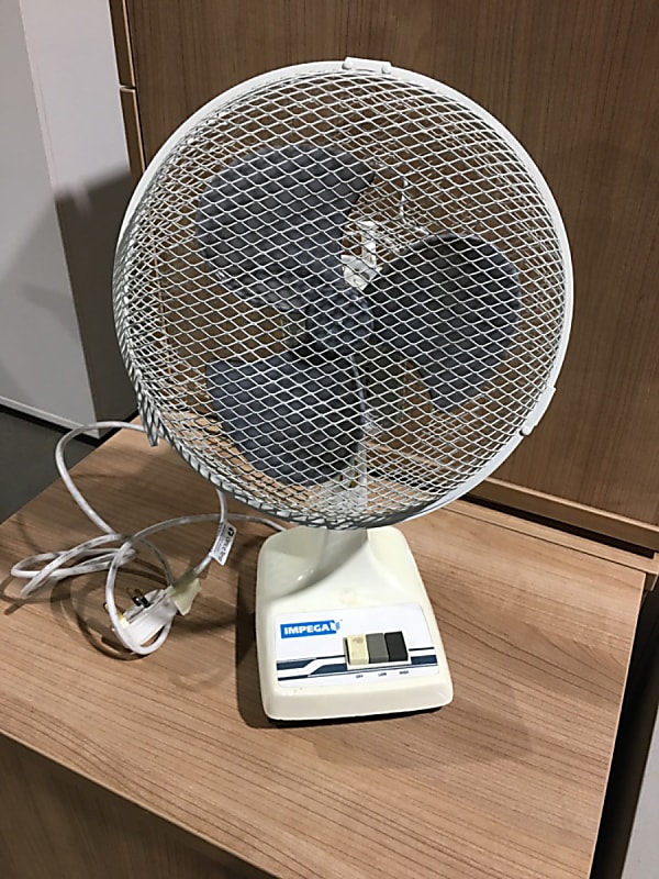 Desktop electric fan