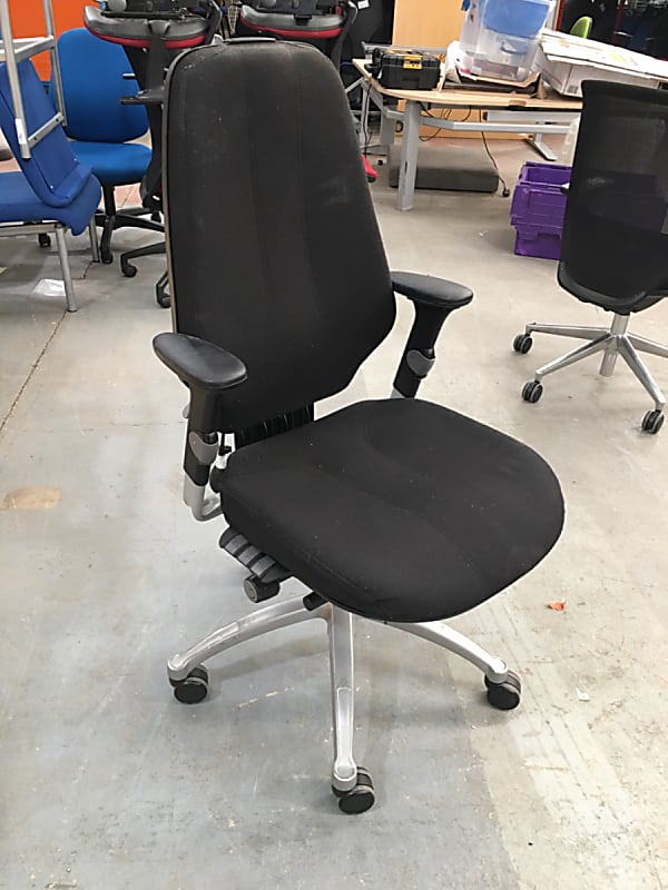 RH Logic 400 Operator Chair