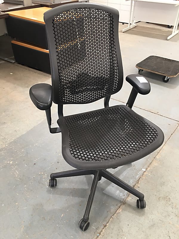 Black mesh back Task Chair