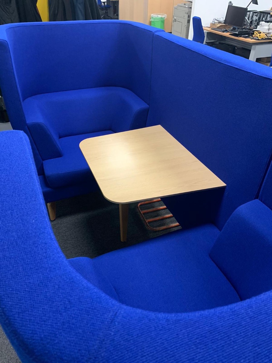 Fabulous Meeting pod sofa with integrated table just £75 Item ID 9462