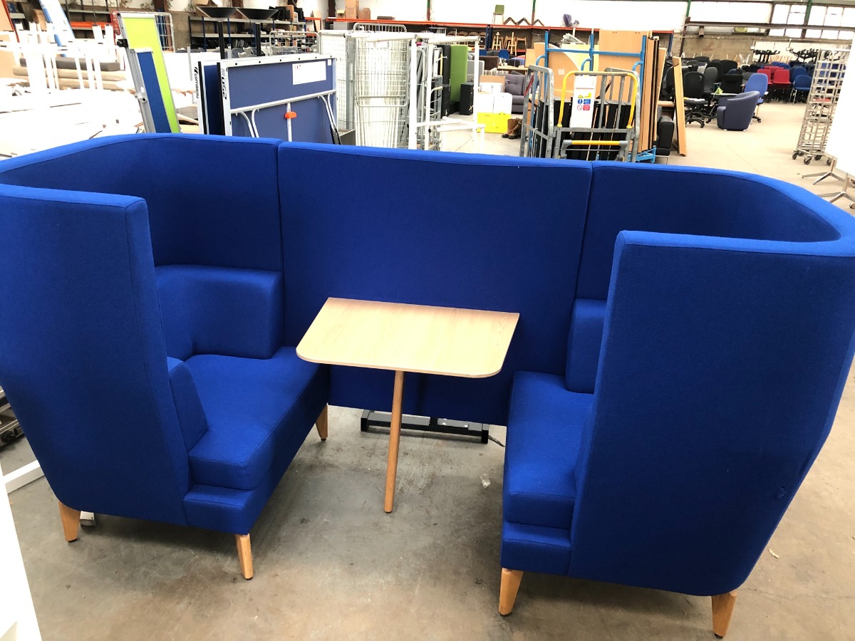 Fabulous Meeting pod sofa with integrated table just £75 Item ID 9462