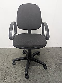 Task Chair with Fixed Arms