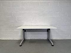 Height adjustable desk