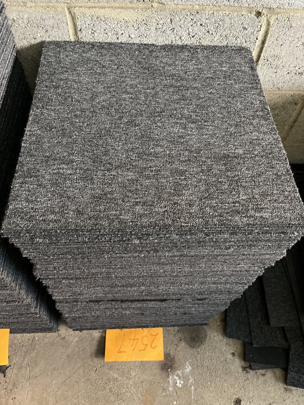 Used carpet tiles 50cm x 50cm Good condition Pack of 20 tiles just £5 Item ID 28954