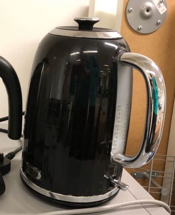 Black Breville electric kettle just £7 Item ID 3759