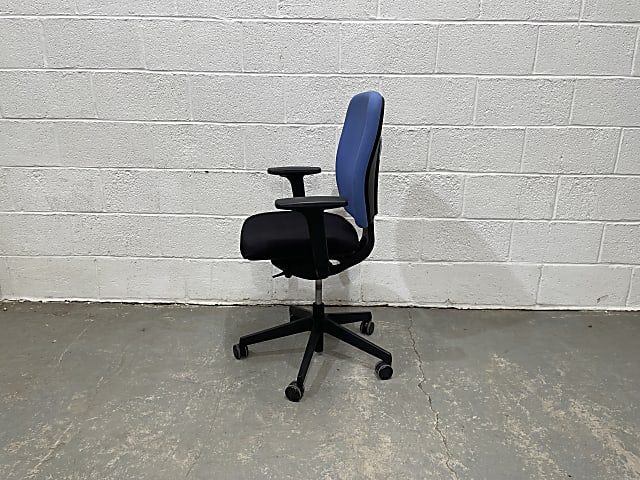 Senator Dash Blue and black office operator chair