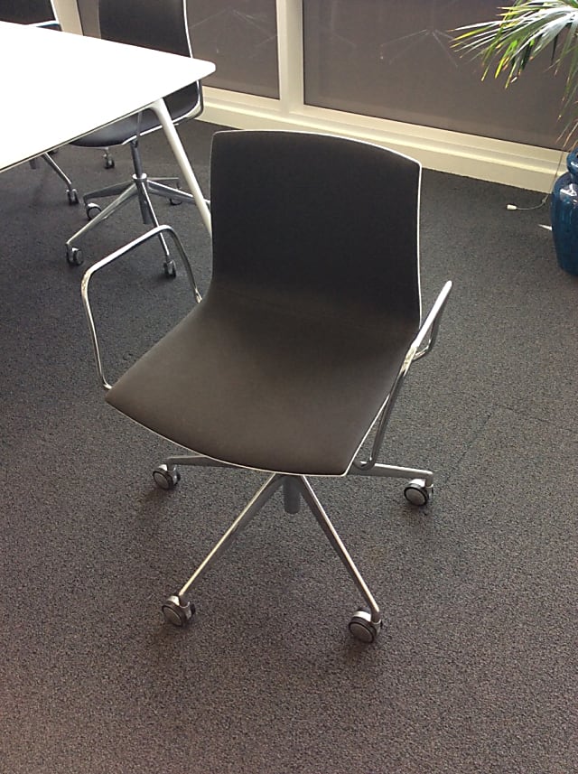 Meeting room chair on wheels