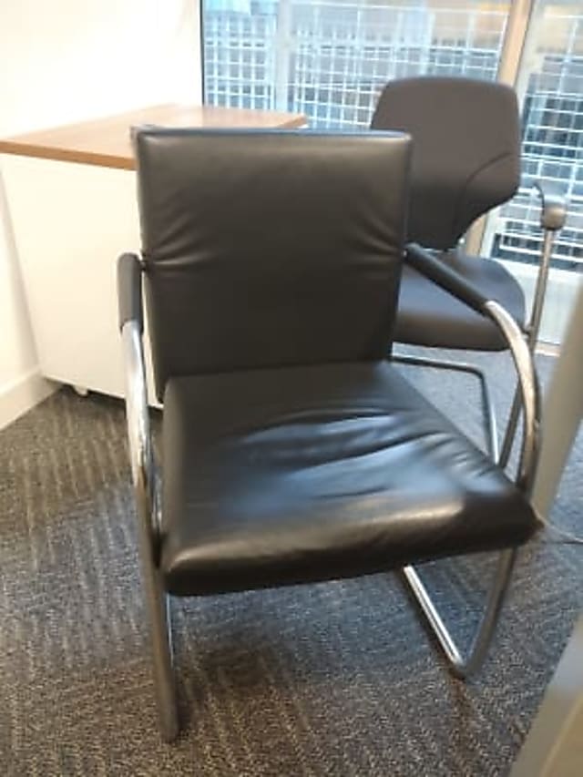 Meeting room chair