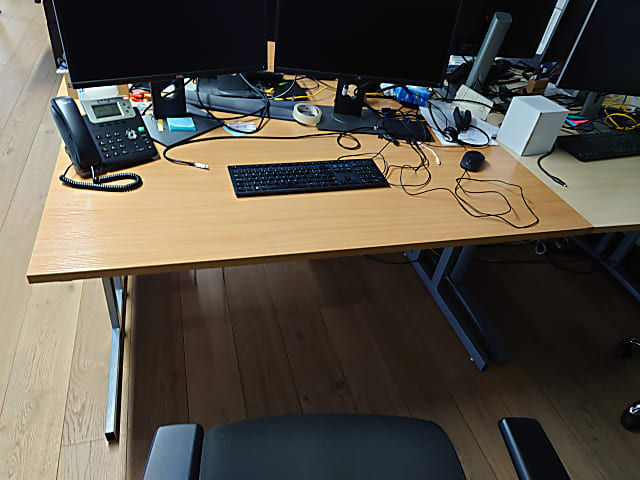 Desk 1400mm wide