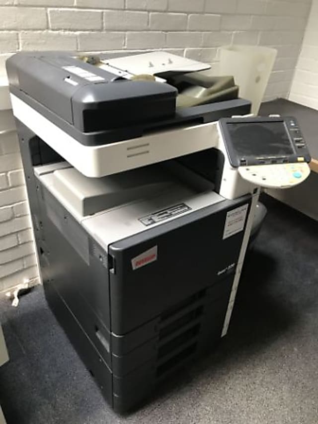 gray and black photocopier machine