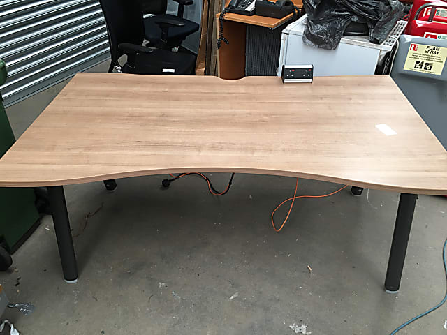 Desk with modesty panel 160