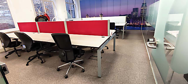 Bank of 6 desks 1400mm wide tops with red dividers