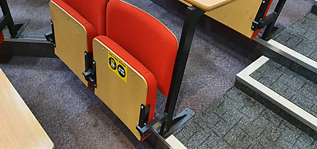 Bank of 2 seats and workbench