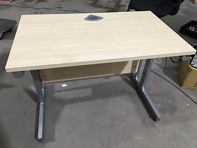 Desk - Small manual height adjustable desk