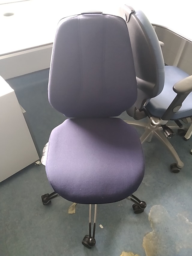 Rolling office chair