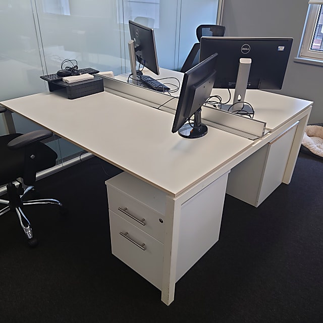 Bank of 2 desks