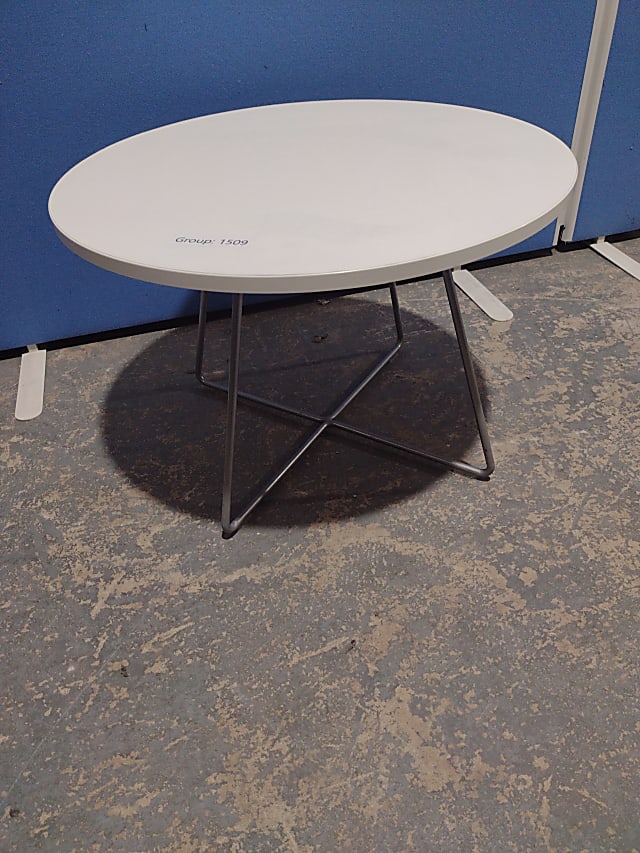 Connection Swoosh round white coffee table
