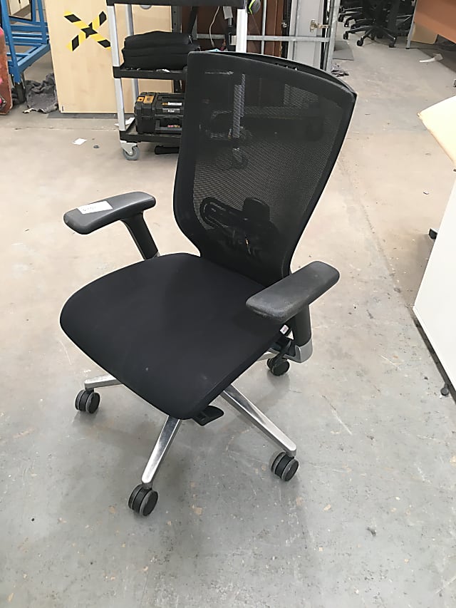 Techo Sidiz operator chair - tear to fabric