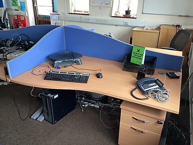 Waved LHR Desk