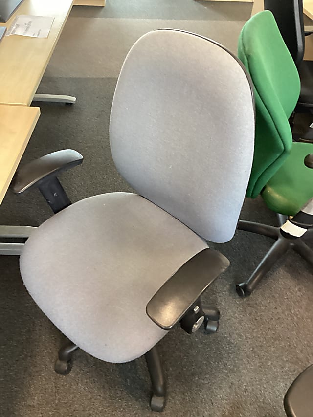 Light grey with arms ops chair