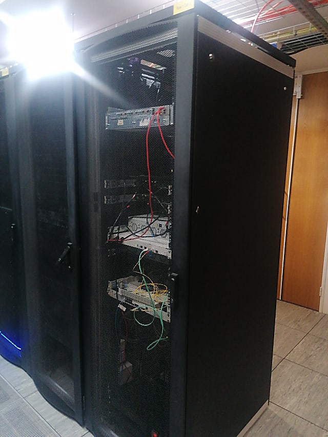 Server cabinet 