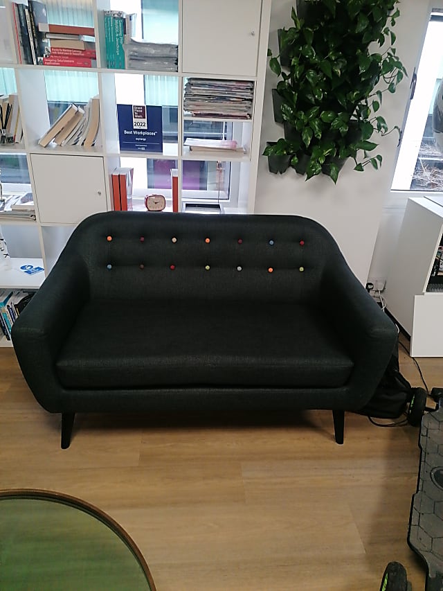 NR black 2-seat sofa