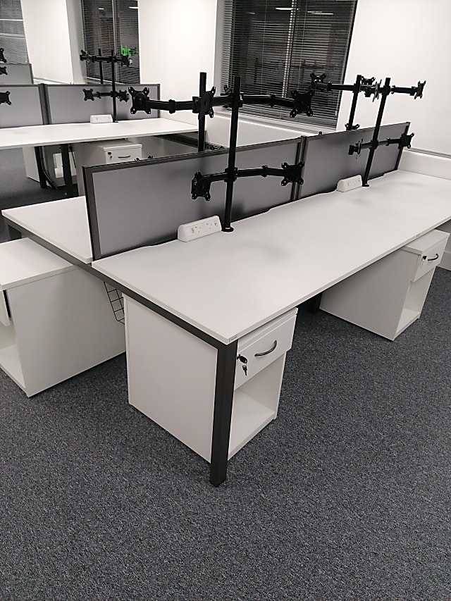 Bank bench pod of 4 desks