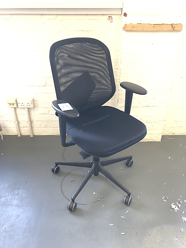 Vitra MedaPal mesh back task chair