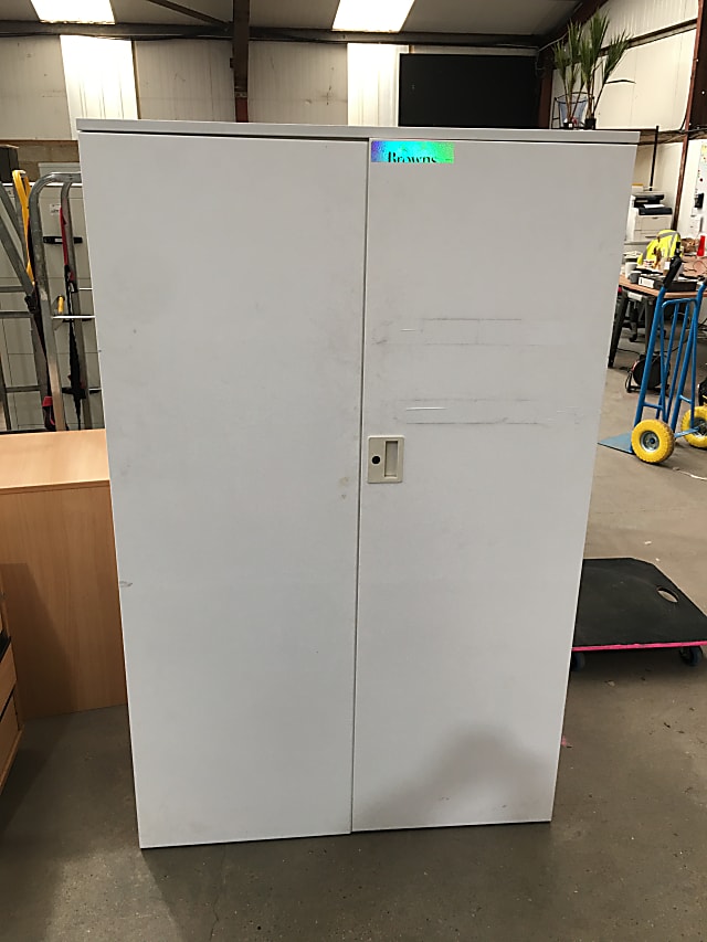 Metal cabinet