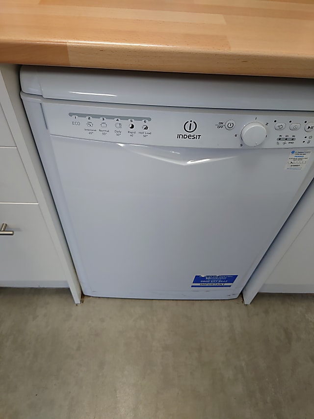 NR Indesit fridge