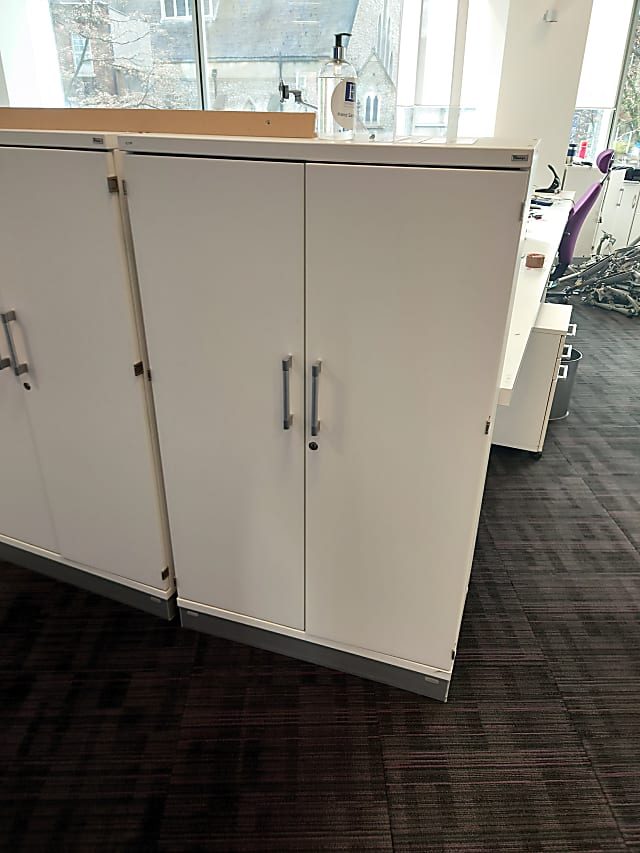 Kinnarps White cabinet cupboard with shelves