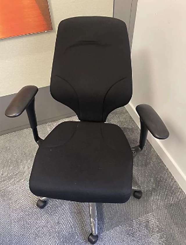 g64 Damaged Chair