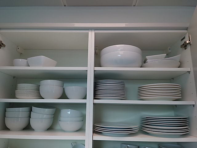 Top 3 X shelves of crockery (crate)