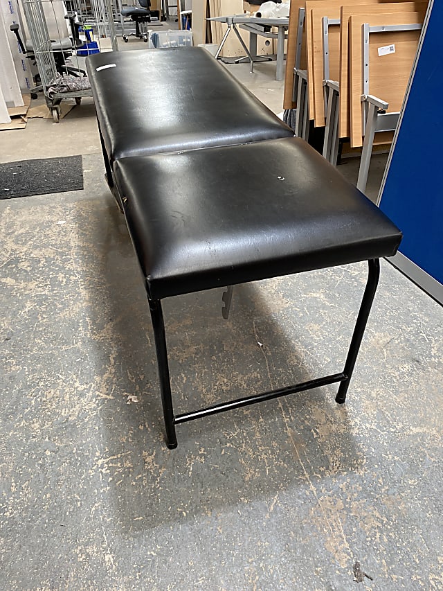 Massage treatment table