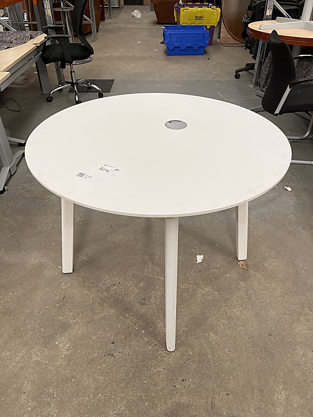 Round white table 