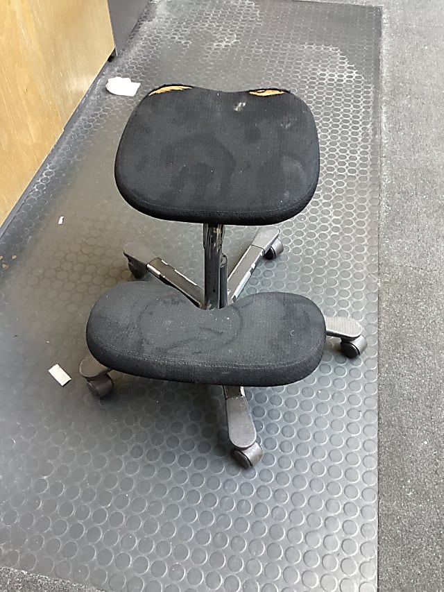 Kneeling chair (damaged) HAG